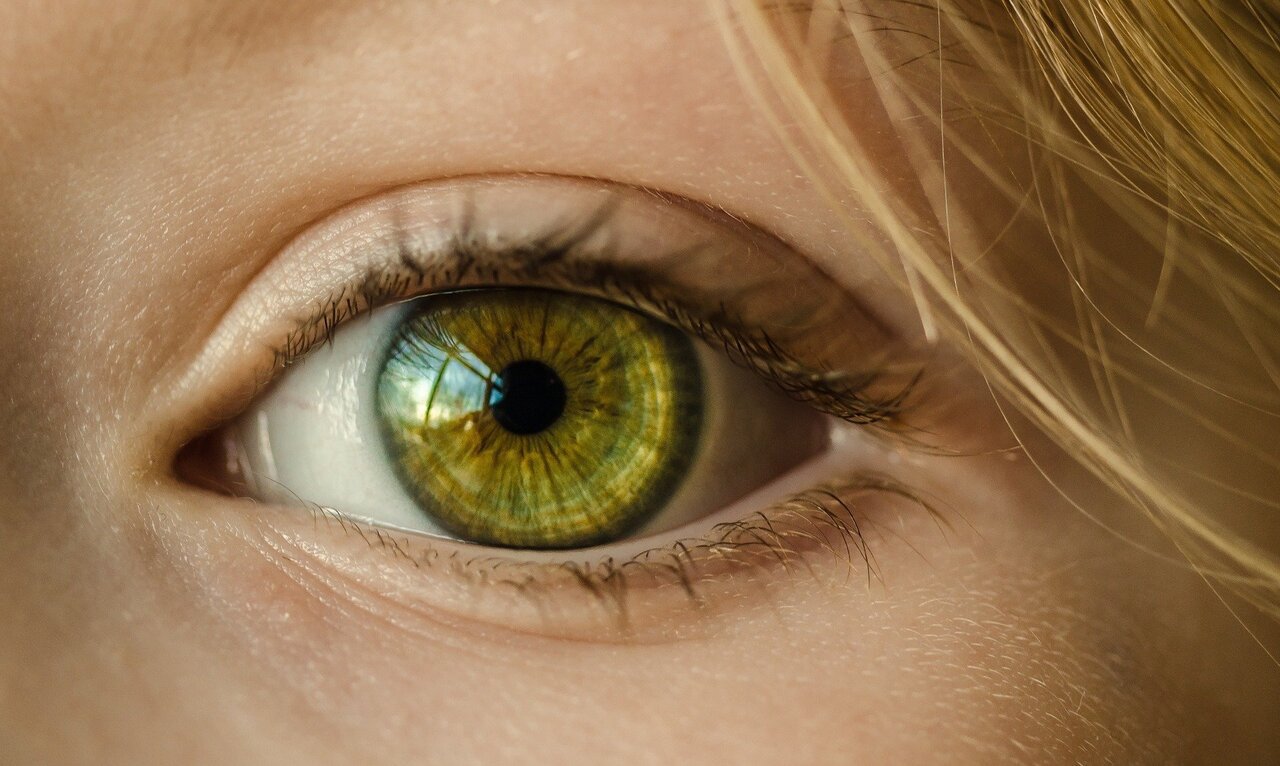 EYE